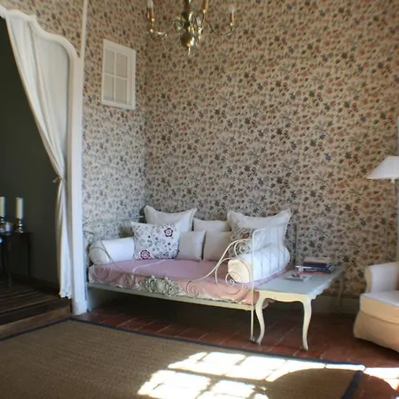 Chateau De Oda ve Kahvaltı 4*