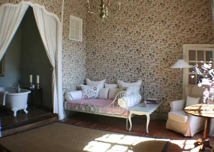 Chateau De Bed & Breakfast 4*