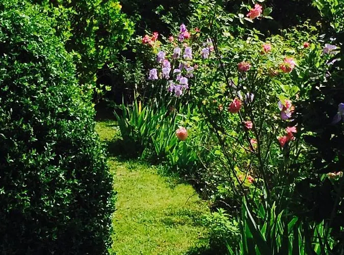 Chateau De Bed & Breakfast 4*